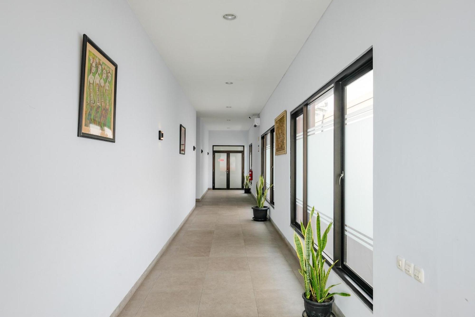 Sans Hotel Rajawali Surabaya By Reddoorz Krembangan Exterior foto