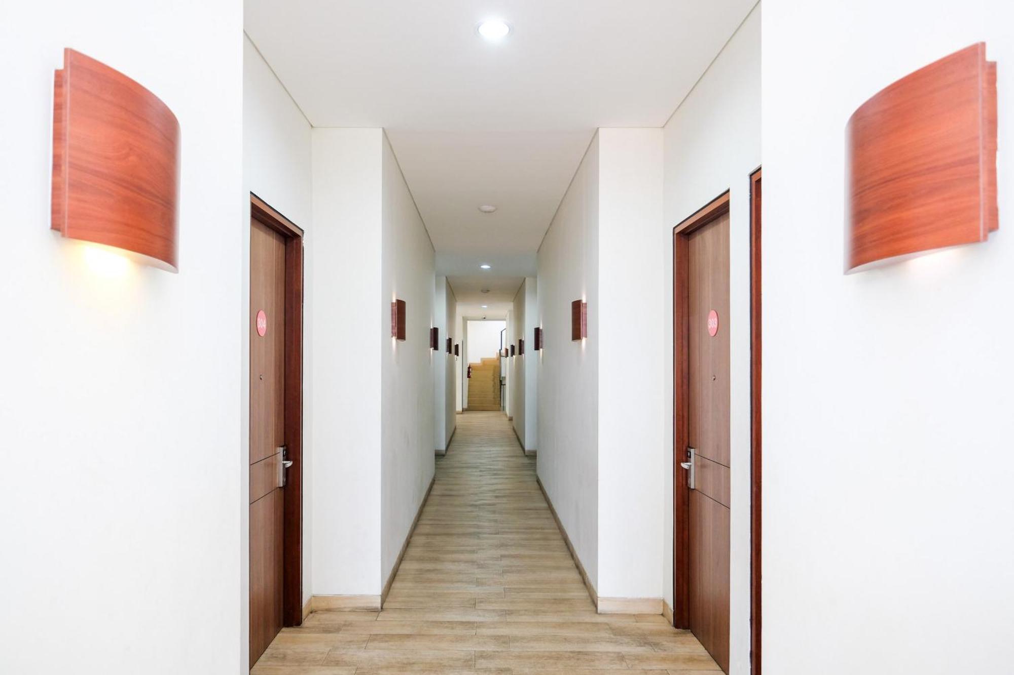 Sans Hotel Rajawali Surabaya By Reddoorz Krembangan Exterior foto