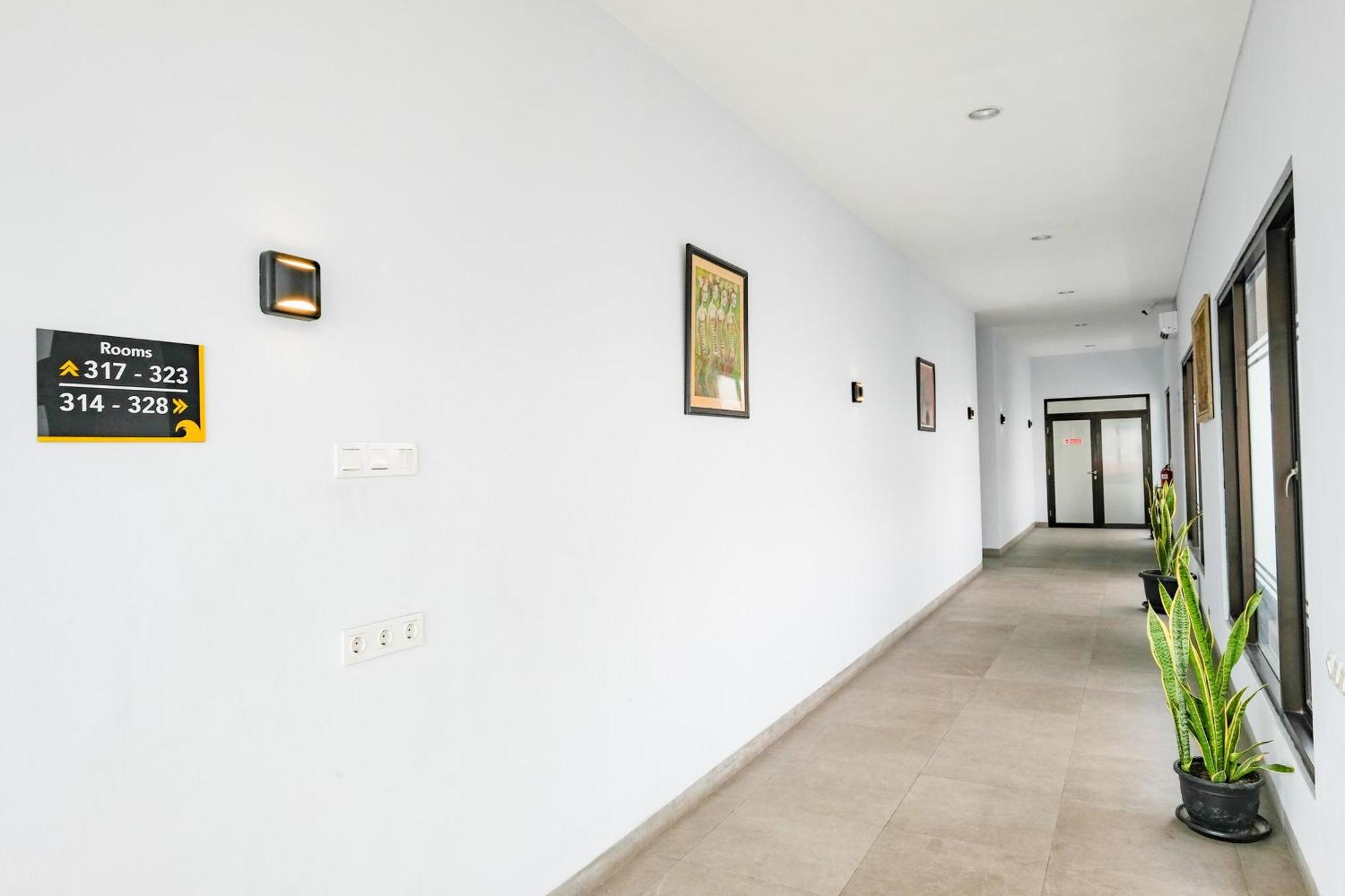 Sans Hotel Rajawali Surabaya By Reddoorz Krembangan Exterior foto