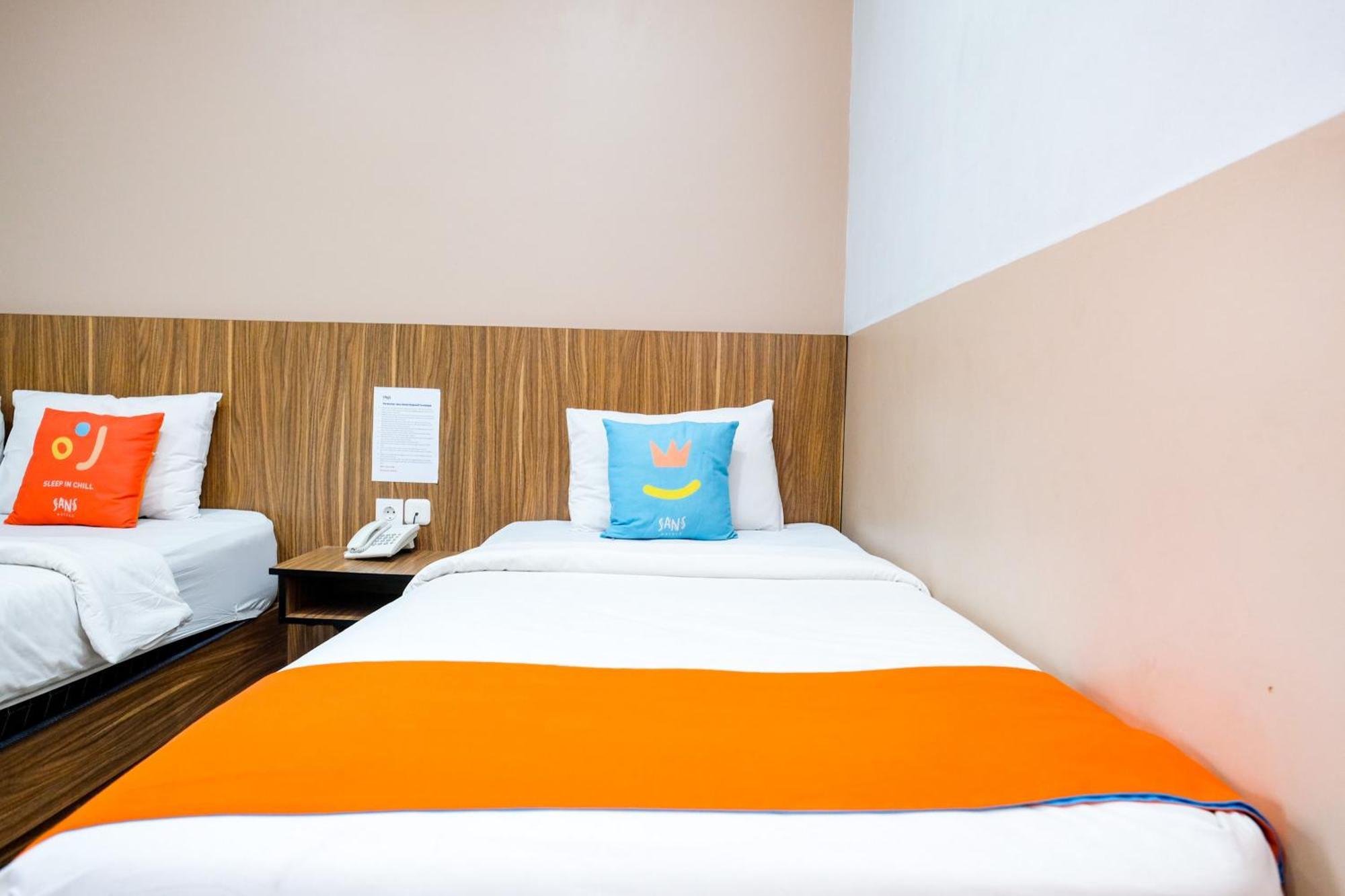 Sans Hotel Rajawali Surabaya By Reddoorz Krembangan Exterior foto
