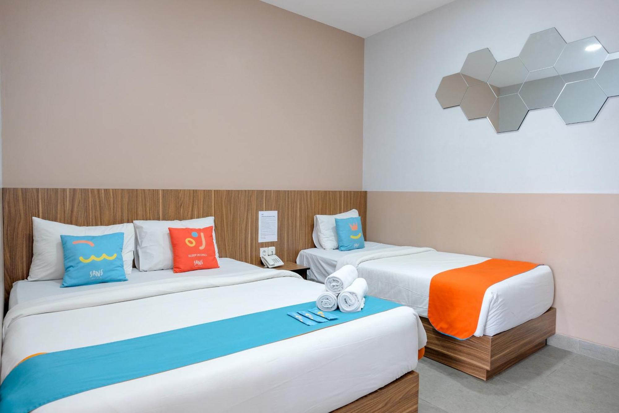 Sans Hotel Rajawali Surabaya By Reddoorz Krembangan Exterior foto