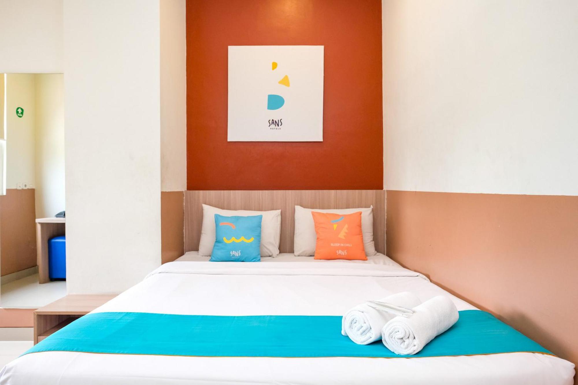 Sans Hotel Rajawali Surabaya By Reddoorz Krembangan Exterior foto
