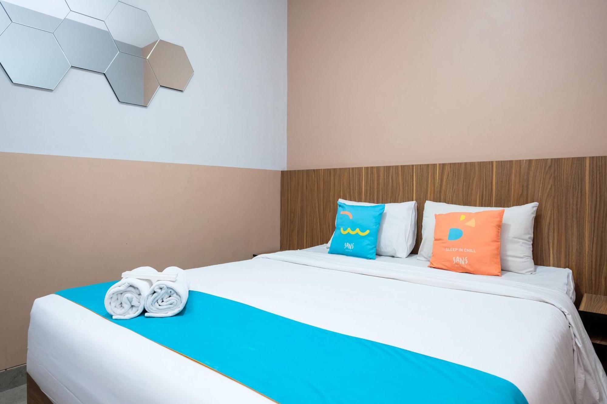 Sans Hotel Rajawali Surabaya By Reddoorz Krembangan Exterior foto